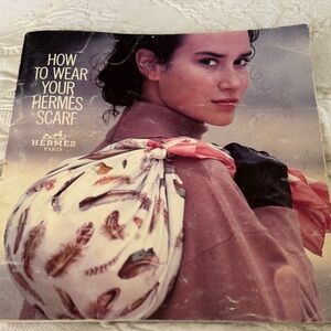 “How to wear your Hermès Scarf” pamphlet.